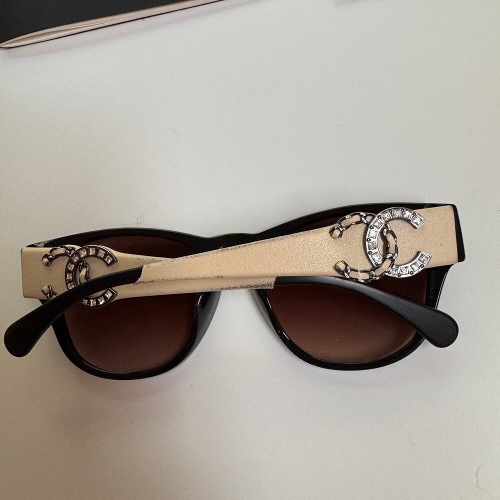 CHANEL 5455QA C501 S5 Sunglasses Cream Leather CC Interlocking Chain Black USED - Picture 8 of 12